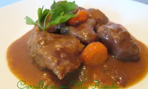 Carrilleras de cerdo en olla express, tiernas y jugosas, con zanahoria y perejil. ¡Un clásico de Arguiñano!