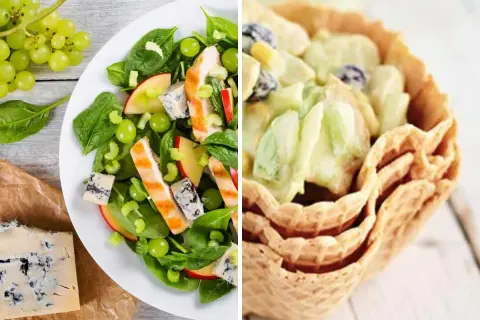 Ensalada de pollo y lechuga con uvas y queso azul, junto a una ensalada cremosa en copas de barquillo.